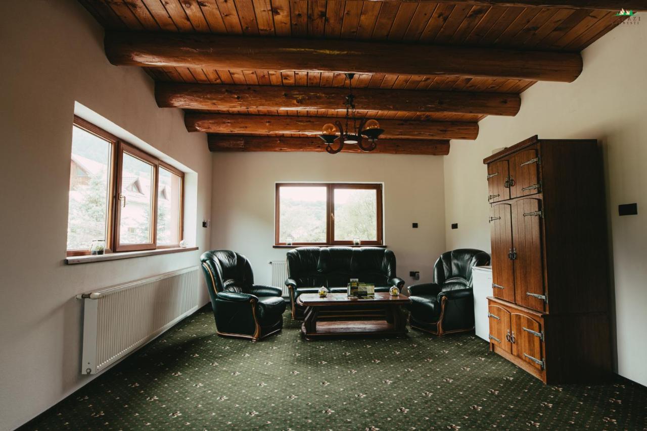 Pensiunea 3 Brazi Zărneşti Extérieur photo