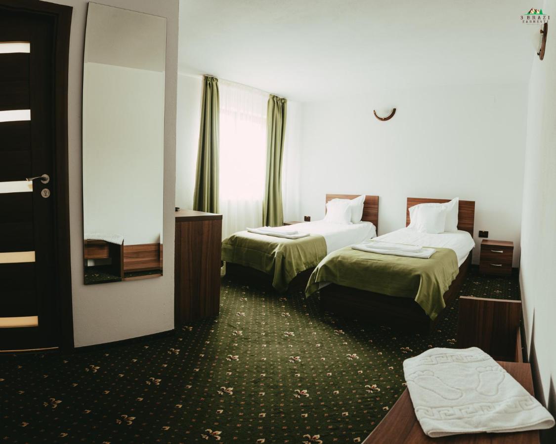 Pensiunea 3 Brazi Zărneşti Extérieur photo