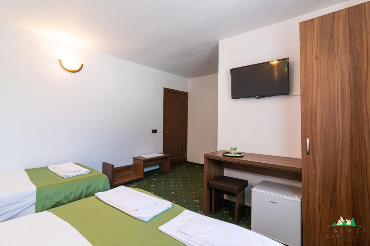 Pensiunea 3 Brazi Zărneşti Extérieur photo